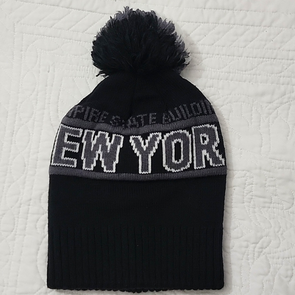 Robin’s Black & Gray "New York" Empire State Building Pom Pom Beanie Hat NWOT